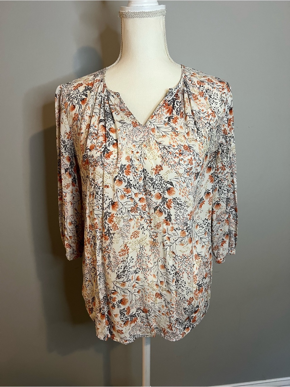 Marina Luna Cream Floral V-Neck Blouse Womens Size Small